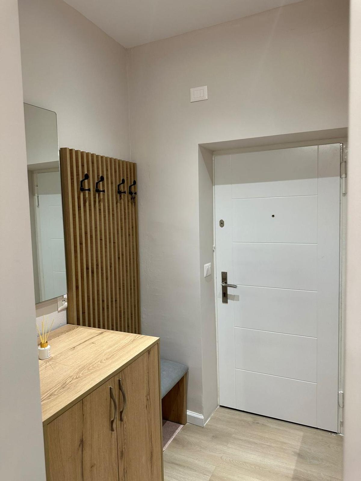 Home To Go Studio Apartament Tiranë Ngoại thất bức ảnh